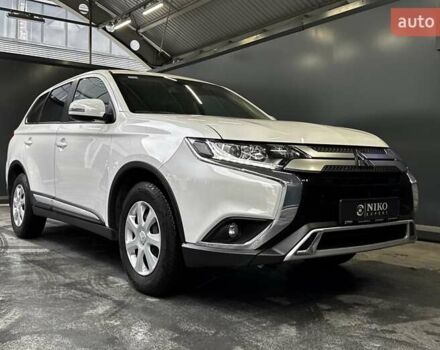 Белый Мицубиси Аутлендер, объемом двигателя 2 л и пробегом 30 тыс. км за 22500 $, фото 18 на Automoto.ua
