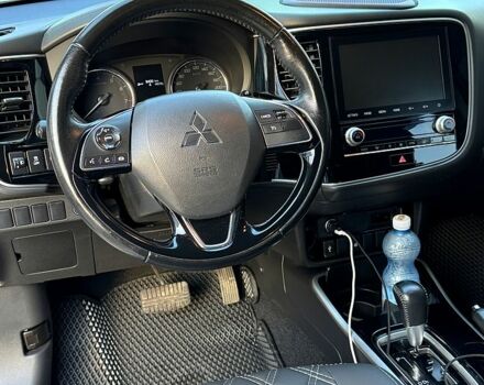 Белый Мицубиси Аутлендер, объемом двигателя 2 л и пробегом 143 тыс. км за 19999 $, фото 4 на Automoto.ua