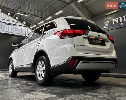 Белый Мицубиси Аутлендер, объемом двигателя 2 л и пробегом 30 тыс. км за 22500 $, фото 10 на Automoto.ua