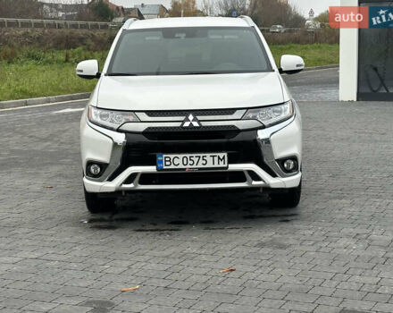 Білий Міцубісі Аутлендер, об'ємом двигуна 2.36 л та пробігом 81 тис. км за 24500 $, фото 2 на Automoto.ua