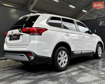 Белый Мицубиси Аутлендер, объемом двигателя 2 л и пробегом 30 тыс. км за 22500 $, фото 15 на Automoto.ua