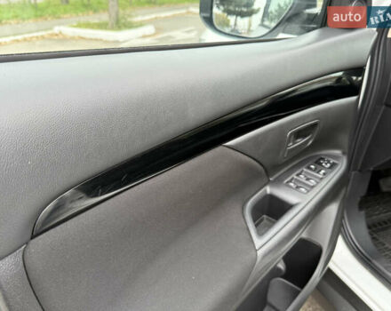 Білий Міцубісі Аутлендер, об'ємом двигуна 2 л та пробігом 63 тис. км за 20800 $, фото 27 на Automoto.ua