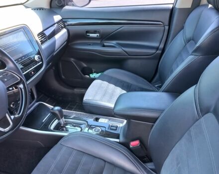 Белый Мицубиси Аутлендер, объемом двигателя 2 л и пробегом 97 тыс. км за 23564 $, фото 8 на Automoto.ua