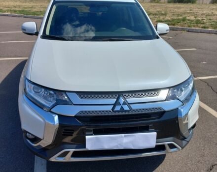 Белый Мицубиси Аутлендер, объемом двигателя 2 л и пробегом 97 тыс. км за 23564 $, фото 1 на Automoto.ua