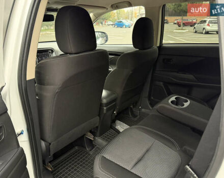 Білий Міцубісі Аутлендер, об'ємом двигуна 2 л та пробігом 63 тис. км за 20800 $, фото 29 на Automoto.ua