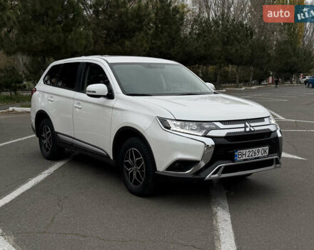 Білий Міцубісі Аутлендер, об'ємом двигуна 2 л та пробігом 63 тис. км за 20800 $, фото 8 на Automoto.ua
