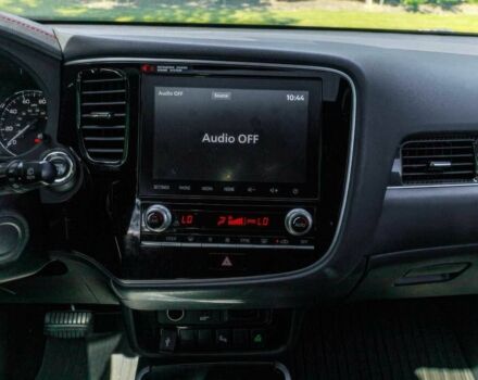 Білий Міцубісі Аутлендер, об'ємом двигуна 2.4 л та пробігом 28 тис. км за 12000 $, фото 11 на Automoto.ua