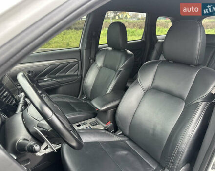 Білий Міцубісі Аутлендер, об'ємом двигуна 2.36 л та пробігом 81 тис. км за 24500 $, фото 9 на Automoto.ua