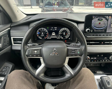 Білий Міцубісі Аутлендер, об'ємом двигуна 2.5 л та пробігом 62 тис. км за 28300 $, фото 22 на Automoto.ua