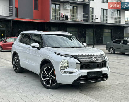 Білий Міцубісі Аутлендер, об'ємом двигуна 2.5 л та пробігом 62 тис. км за 28300 $, фото 2 на Automoto.ua