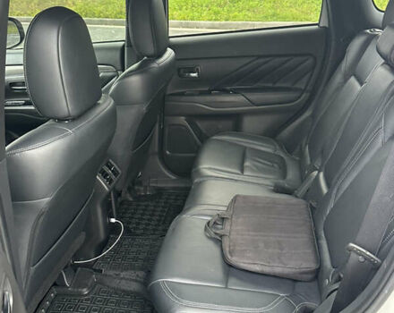 Білий Міцубісі Аутлендер, об'ємом двигуна 2.36 л та пробігом 81 тис. км за 24500 $, фото 10 на Automoto.ua