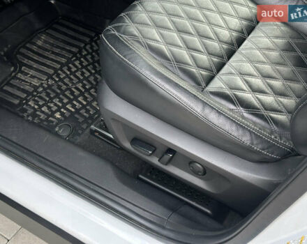 Білий Міцубісі Аутлендер, об'ємом двигуна 2.5 л та пробігом 62 тис. км за 28300 $, фото 17 на Automoto.ua