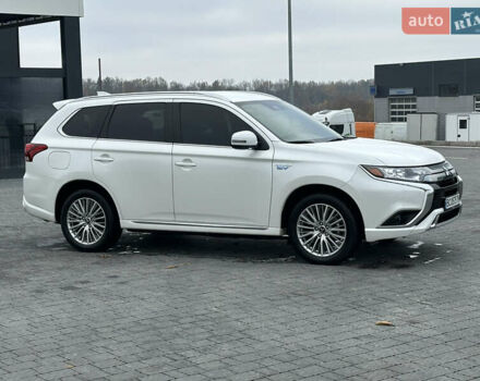 Білий Міцубісі Аутлендер, об'ємом двигуна 2.36 л та пробігом 81 тис. км за 24500 $, фото 5 на Automoto.ua