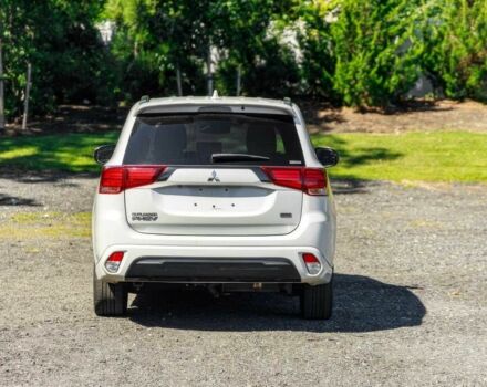 Білий Міцубісі Аутлендер, об'ємом двигуна 2.4 л та пробігом 28 тис. км за 12000 $, фото 5 на Automoto.ua