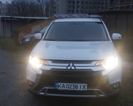 Білий Міцубісі Аутлендер, об'ємом двигуна 2 л та пробігом 78 тис. км за 19800 $, фото 1 на Automoto.ua