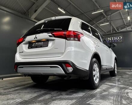 Белый Мицубиси Аутлендер, объемом двигателя 2 л и пробегом 30 тыс. км за 22500 $, фото 13 на Automoto.ua