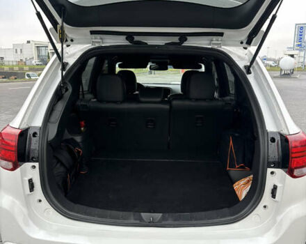 Білий Міцубісі Аутлендер, об'ємом двигуна 2.36 л та пробігом 81 тис. км за 24500 $, фото 11 на Automoto.ua