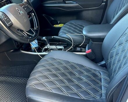 Белый Мицубиси Аутлендер, объемом двигателя 2 л и пробегом 143 тыс. км за 19999 $, фото 5 на Automoto.ua