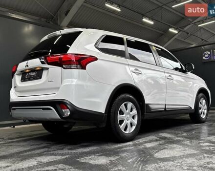 Белый Мицубиси Аутлендер, объемом двигателя 2 л и пробегом 30 тыс. км за 22500 $, фото 16 на Automoto.ua