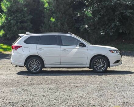 Білий Міцубісі Аутлендер, об'ємом двигуна 2.4 л та пробігом 28 тис. км за 12000 $, фото 7 на Automoto.ua