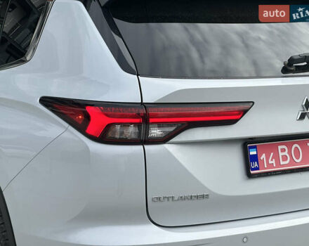 Білий Міцубісі Аутлендер, об'ємом двигуна 2.5 л та пробігом 62 тис. км за 28300 $, фото 44 на Automoto.ua