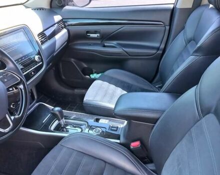 Белый Мицубиси Аутлендер, объемом двигателя 2 л и пробегом 96 тыс. км за 24000 $, фото 1 на Automoto.ua