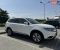 Белый Мицубиси Аутлендер, объемом двигателя 2.36 л и пробегом 60 тыс. км за 29900 $, фото 1 на Automoto.ua