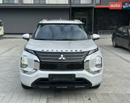 Білий Міцубісі Аутлендер, об'ємом двигуна 2.5 л та пробігом 62 тис. км за 28300 $, фото 1 на Automoto.ua