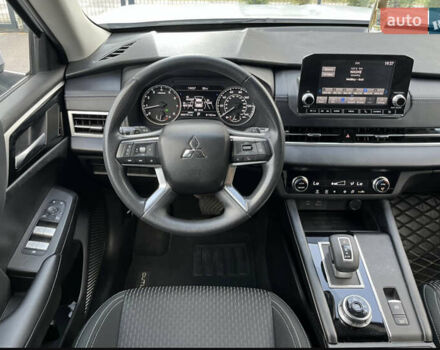 Белый Мицубиси Аутлендер, объемом двигателя 2.49 л и пробегом 92 тыс. км за 24300 $, фото 3 на Automoto.ua