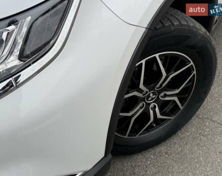 Білий Міцубісі Аутлендер, об'ємом двигуна 2 л та пробігом 63 тис. км за 20800 $, фото 4 на Automoto.ua