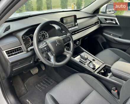 Белый Мицубиси Аутлендер, объемом двигателя 2.49 л и пробегом 92 тыс. км за 24300 $, фото 5 на Automoto.ua