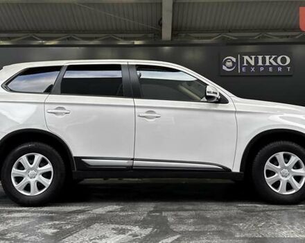 Белый Мицубиси Аутлендер, объемом двигателя 2 л и пробегом 30 тыс. км за 22500 $, фото 17 на Automoto.ua