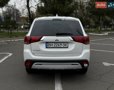 Білий Міцубісі Аутлендер, об'ємом двигуна 2 л та пробігом 63 тис. км за 20800 $, фото 10 на Automoto.ua