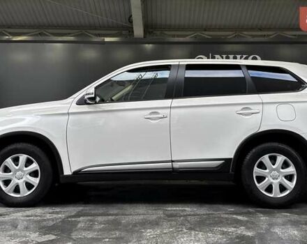 Белый Мицубиси Аутлендер, объемом двигателя 2 л и пробегом 30 тыс. км за 22500 $, фото 6 на Automoto.ua