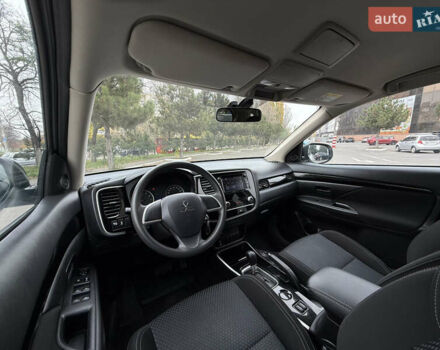 Білий Міцубісі Аутлендер, об'ємом двигуна 2 л та пробігом 63 тис. км за 20800 $, фото 32 на Automoto.ua