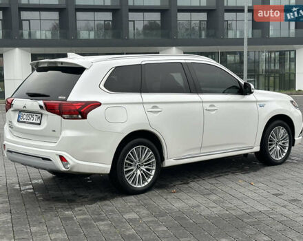 Білий Міцубісі Аутлендер, об'ємом двигуна 2.36 л та пробігом 81 тис. км за 24500 $, фото 6 на Automoto.ua