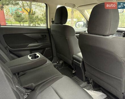 Білий Міцубісі Аутлендер, об'ємом двигуна 2 л та пробігом 63 тис. км за 20800 $, фото 36 на Automoto.ua