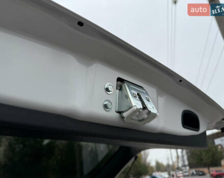 Білий Міцубісі Аутлендер, об'ємом двигуна 2 л та пробігом 63 тис. км за 20800 $, фото 35 на Automoto.ua