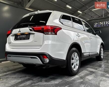 Белый Мицубиси Аутлендер, объемом двигателя 2 л и пробегом 30 тыс. км за 22500 $, фото 11 на Automoto.ua