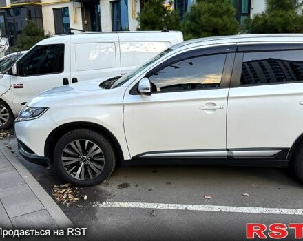 Белый Мицубиси Аутлендер, объемом двигателя 2 л и пробегом 143 тыс. км за 19999 $, фото 3 на Automoto.ua