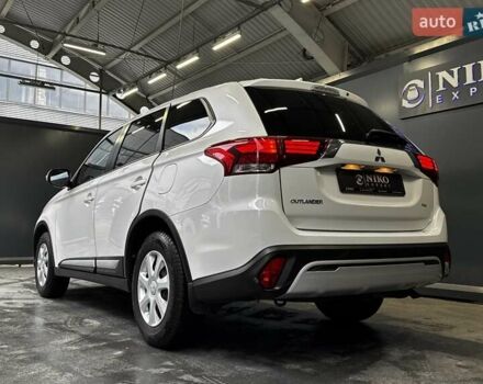 Белый Мицубиси Аутлендер, объемом двигателя 2 л и пробегом 30 тыс. км за 22500 $, фото 9 на Automoto.ua