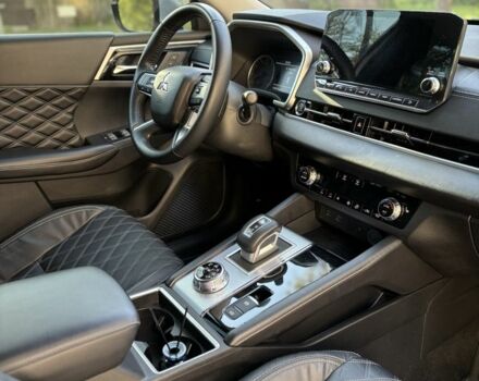 Белый Мицубиси Аутлендер, объемом двигателя 2.5 л и пробегом 69 тыс. км за 28200 $, фото 5 на Automoto.ua