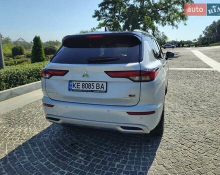 Белый Мицубиси Аутлендер, объемом двигателя 2.36 л и пробегом 43 тыс. км за 34300 $, фото 3 на Automoto.ua