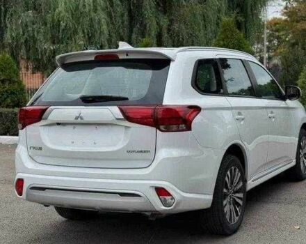 Міцубісі Аутлендер 2022 у Одесі на Automoto.ua Білий Міцубісі Аутлендер, об'ємом двигуна 0 л та пробігом 21 тис. км за 22000 $, фото 6 на Automoto.ua