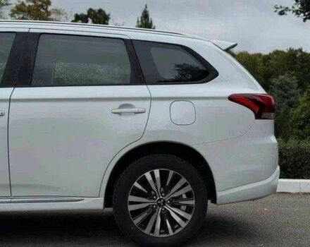 Міцубісі Аутлендер 2022 у Одесі на Automoto.ua Білий Міцубісі Аутлендер, об'ємом двигуна 0 л та пробігом 21 тис. км за 22000 $, фото 11 на Automoto.ua