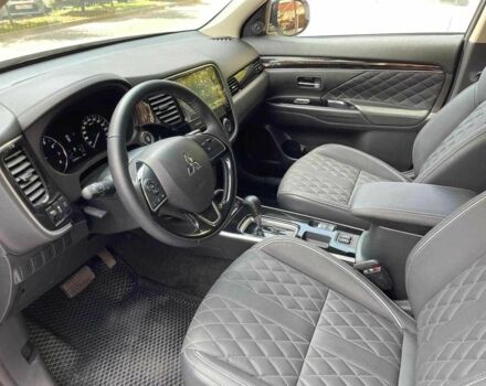 Белый Мицубиси Аутлендер, объемом двигателя 2 л и пробегом 77 тыс. км за 18200 $, фото 5 на Automoto.ua