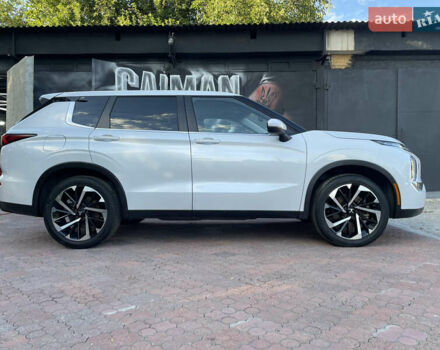 Белый Мицубиси Аутлендер, объемом двигателя 2.49 л и пробегом 62 тыс. км за 25000 $, фото 3 на Automoto.ua