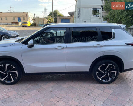 Белый Мицубиси Аутлендер, объемом двигателя 2.49 л и пробегом 62 тыс. км за 25000 $, фото 5 на Automoto.ua