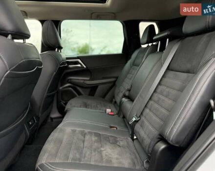 Белый Мицубиси Аутлендер, объемом двигателя 2.49 л и пробегом 70 тыс. км за 24900 $, фото 27 на Automoto.ua