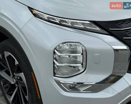 Белый Мицубиси Аутлендер, объемом двигателя 2.49 л и пробегом 70 тыс. км за 25500 $, фото 14 на Automoto.ua